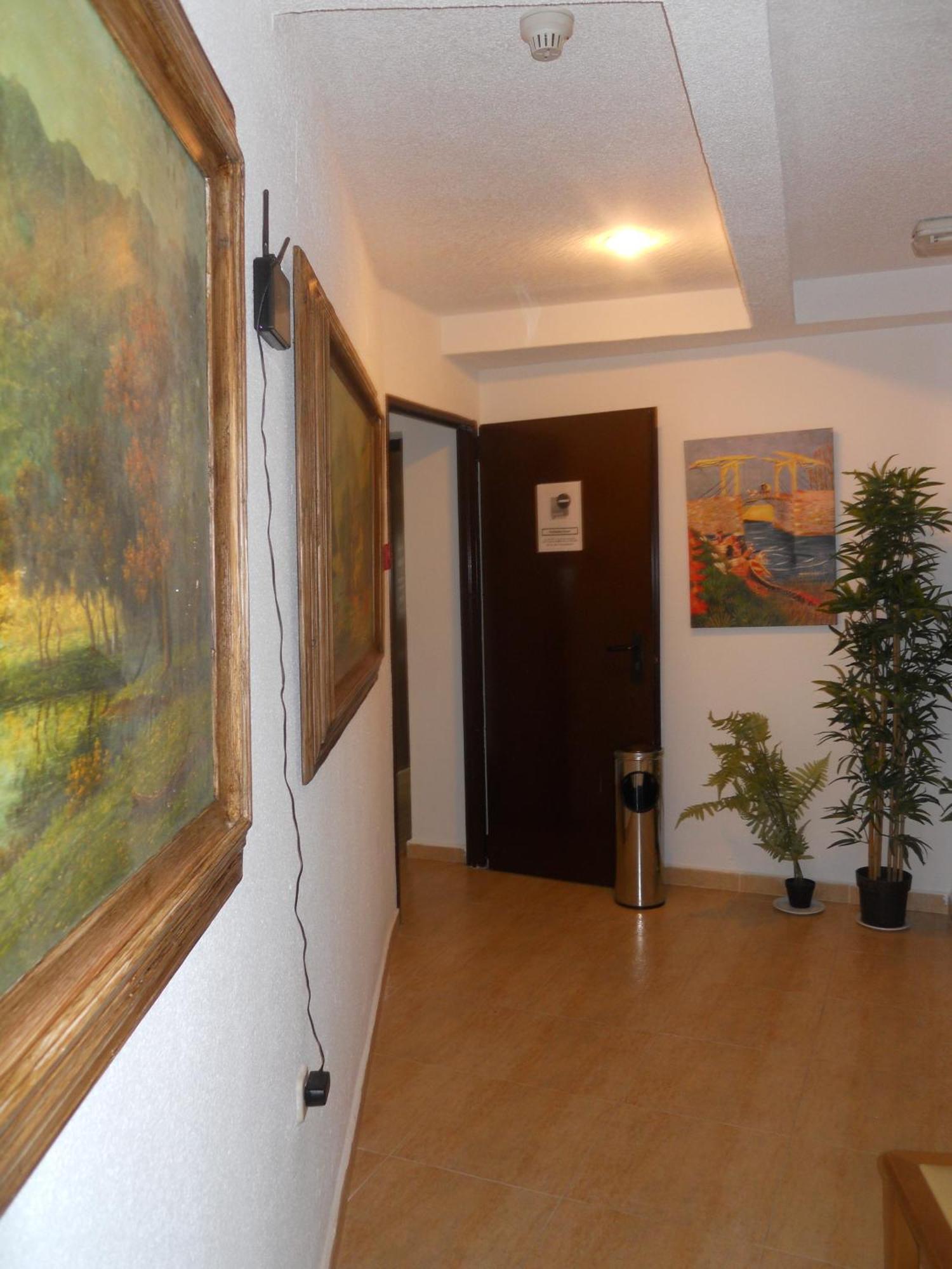 Hostal El Descanso Madrid Eksteriør billede