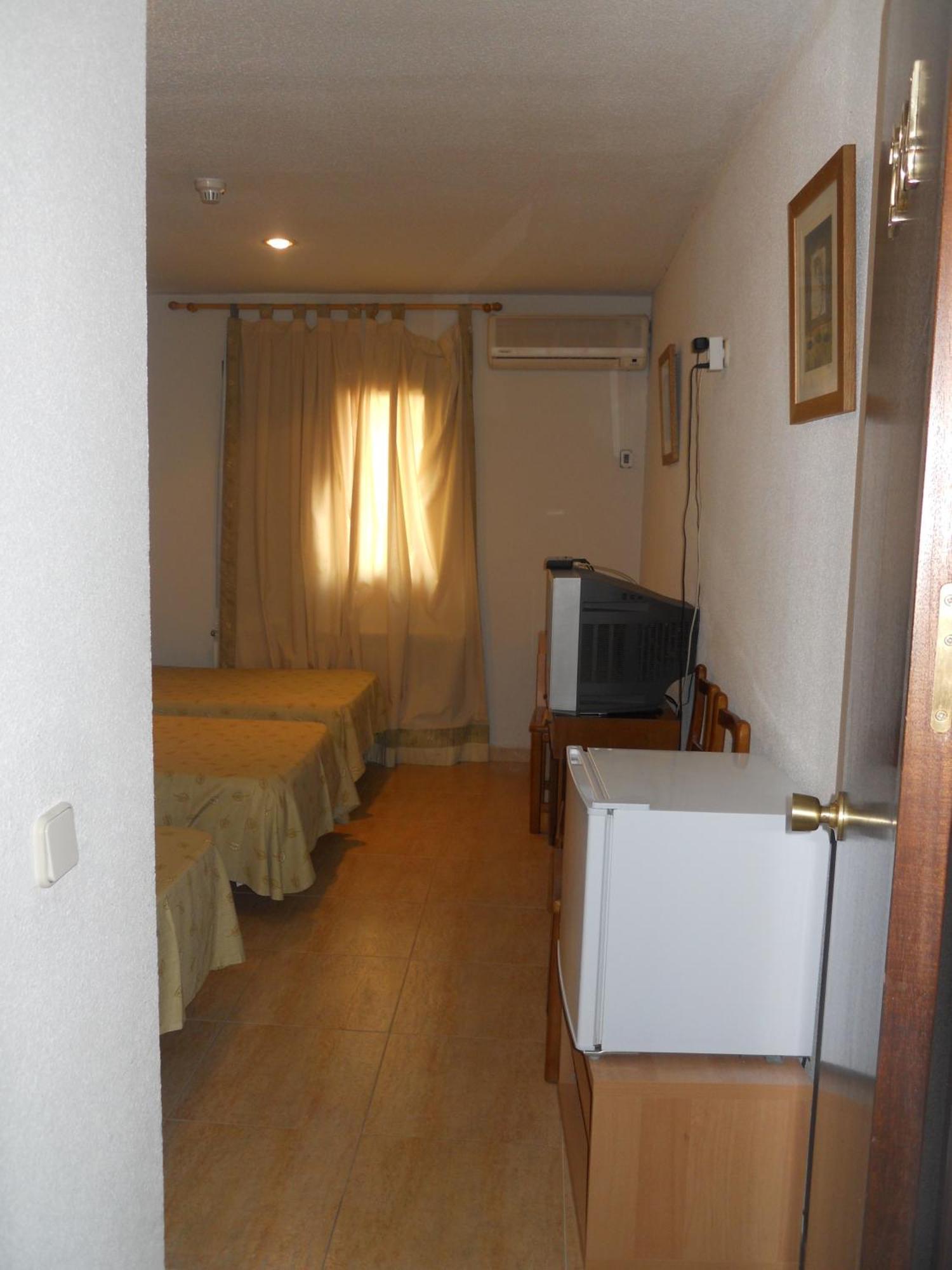 Hostal El Descanso Madrid Eksteriør billede