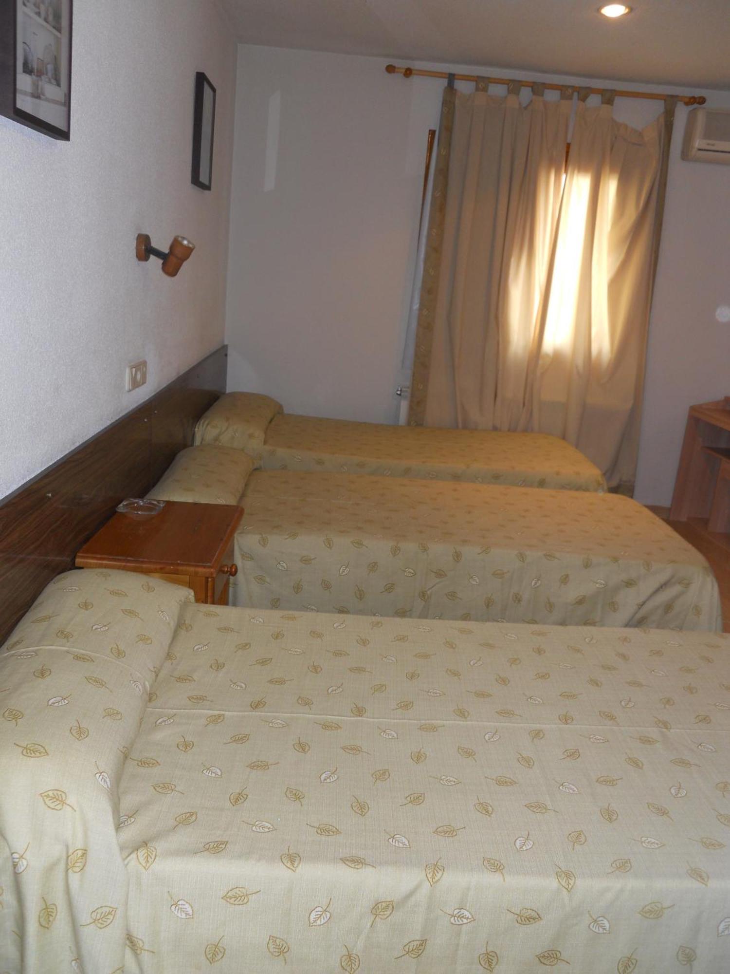Hostal El Descanso Madrid Eksteriør billede