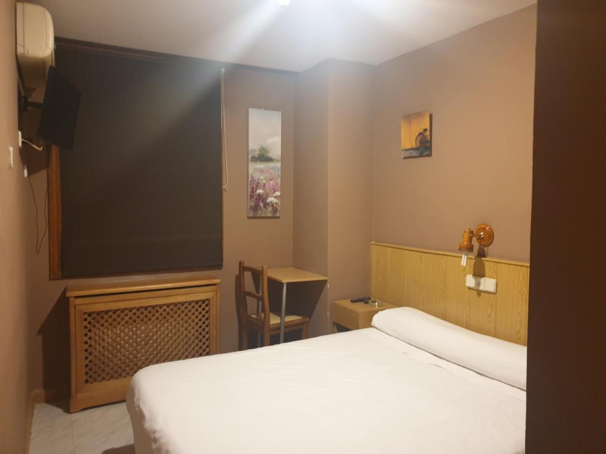 Hostal El Descanso Madrid Eksteriør billede